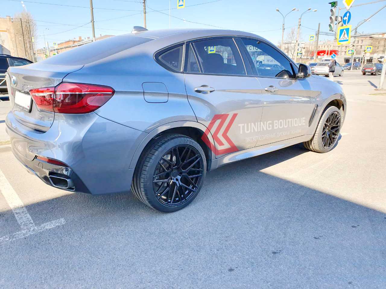 BMW X6 на 21" дисках Rohana RFX10 Gloss Black фото 1